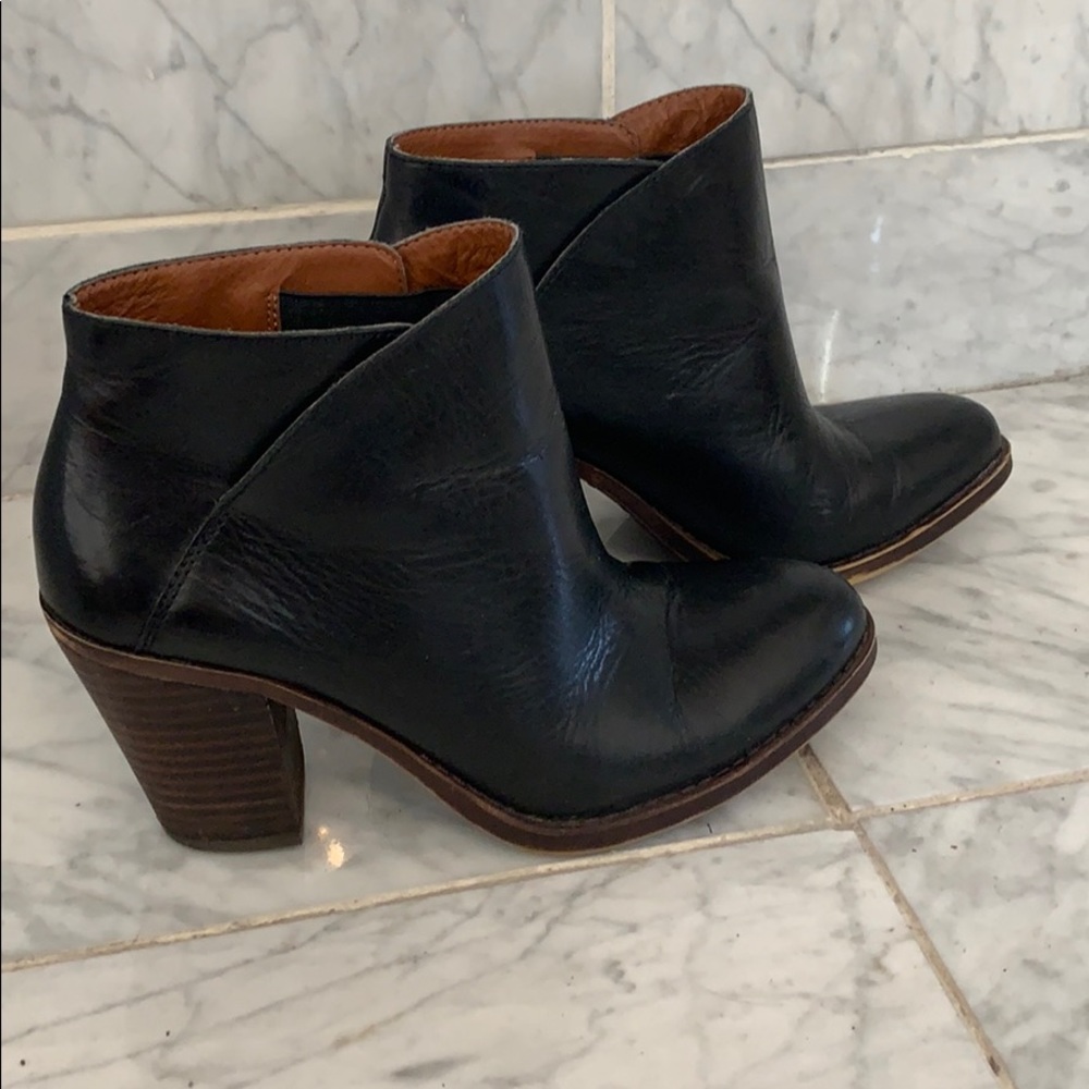 Black leather Lucky Brand booties